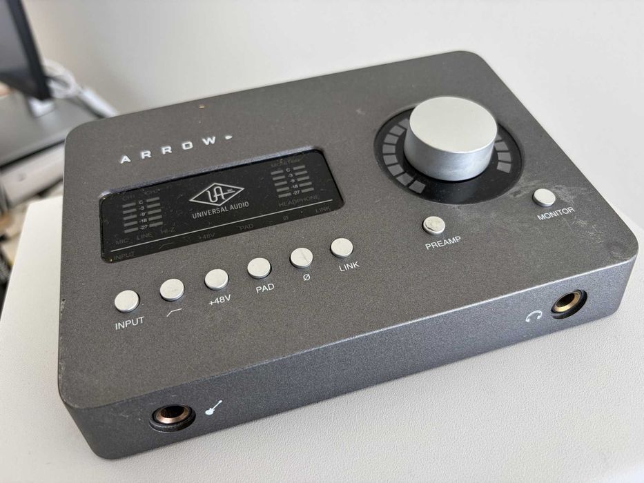 Universal Audio Arrow Interface Áudio Thunderbolt 3