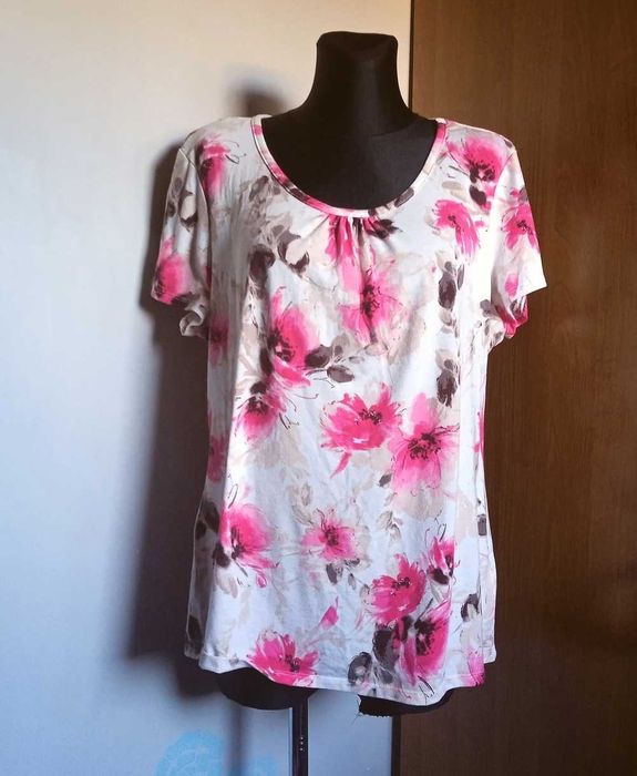 Kremowa bluzka w kwiaty r. 48