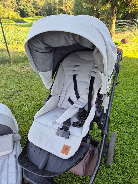 Wózek dziecięcy z fotelikiem samochodowym i bazą ISOFIX