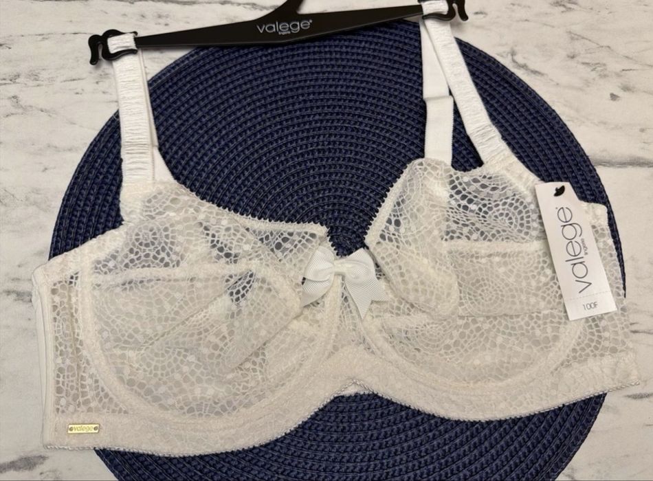 Жіночі бюсти великі обєми