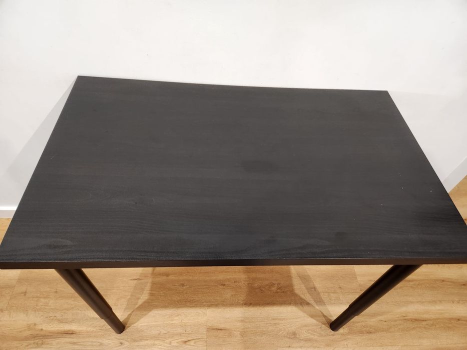 Secretária IKEA com pernas ajustáveis
