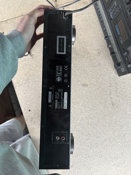 Yamaha CDX-390 ,odtwarzać CD.