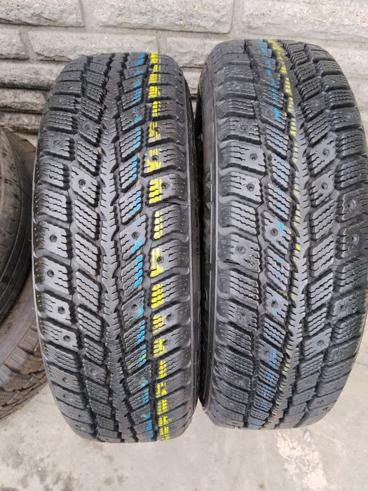 Пара зимових шин Roadstone 175/65/14