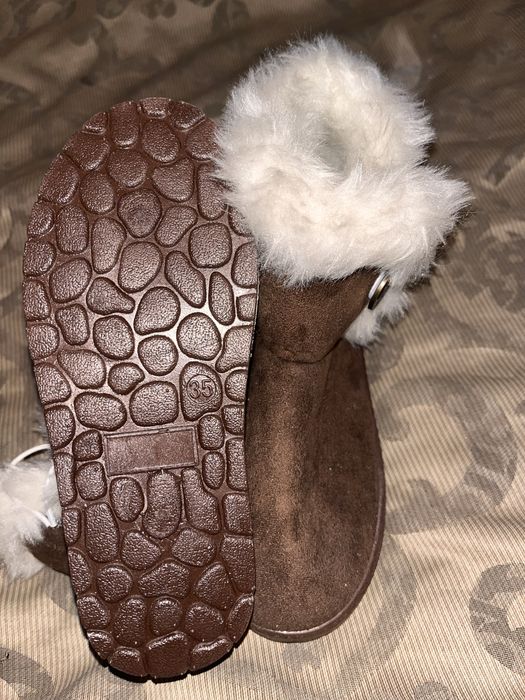 Уги НОВІ 35 розмір