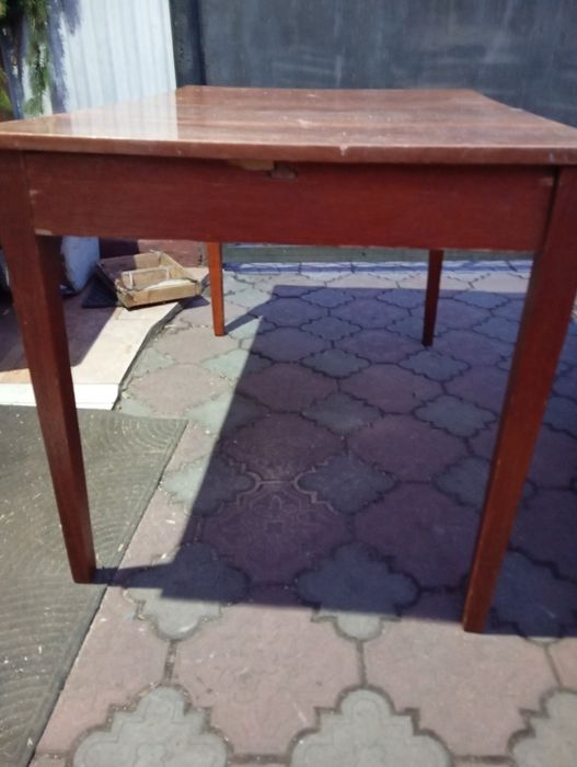 Продам роздвіжний стіл і стілкнишка