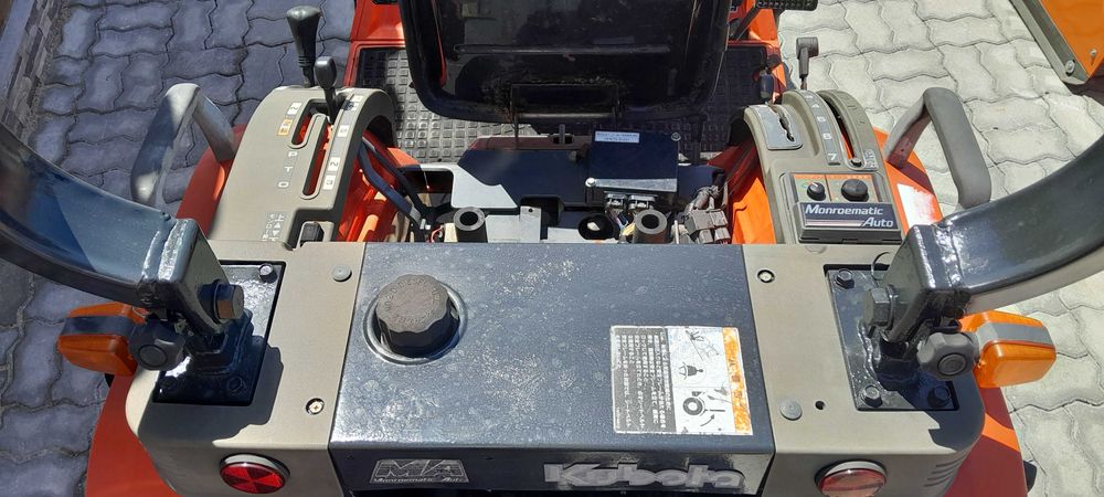 Kubota ASTE A-17/4x4/3cilindros/arco proteção/Impecável
