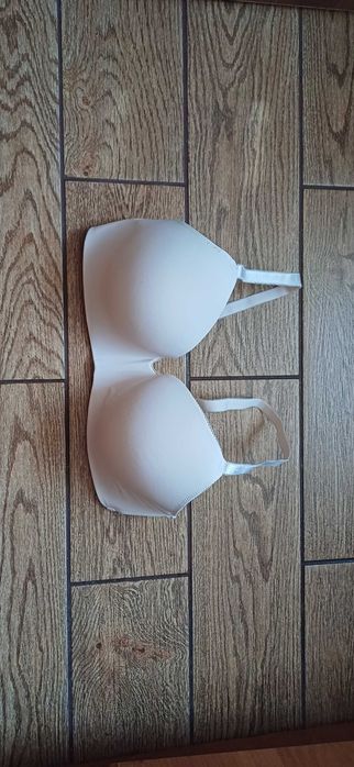 Kremowy biustonosz Secret Possessions w r. 85 E