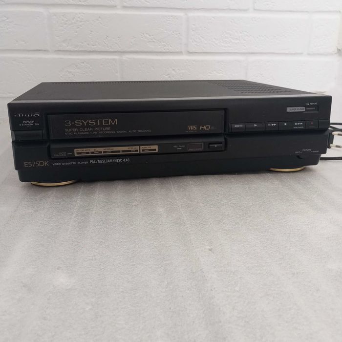 Видеоплеер/видеомагнитофон Aiwa HV-E575DK (3-System) под профилактику