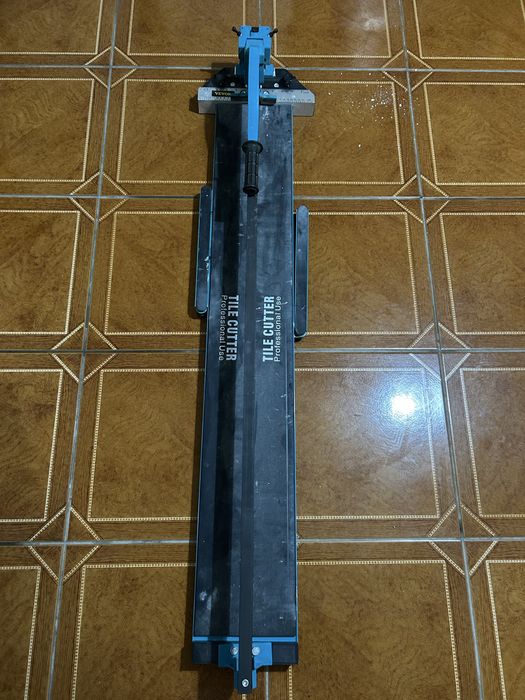 Cortador manual de azulejos profissional em bom estado