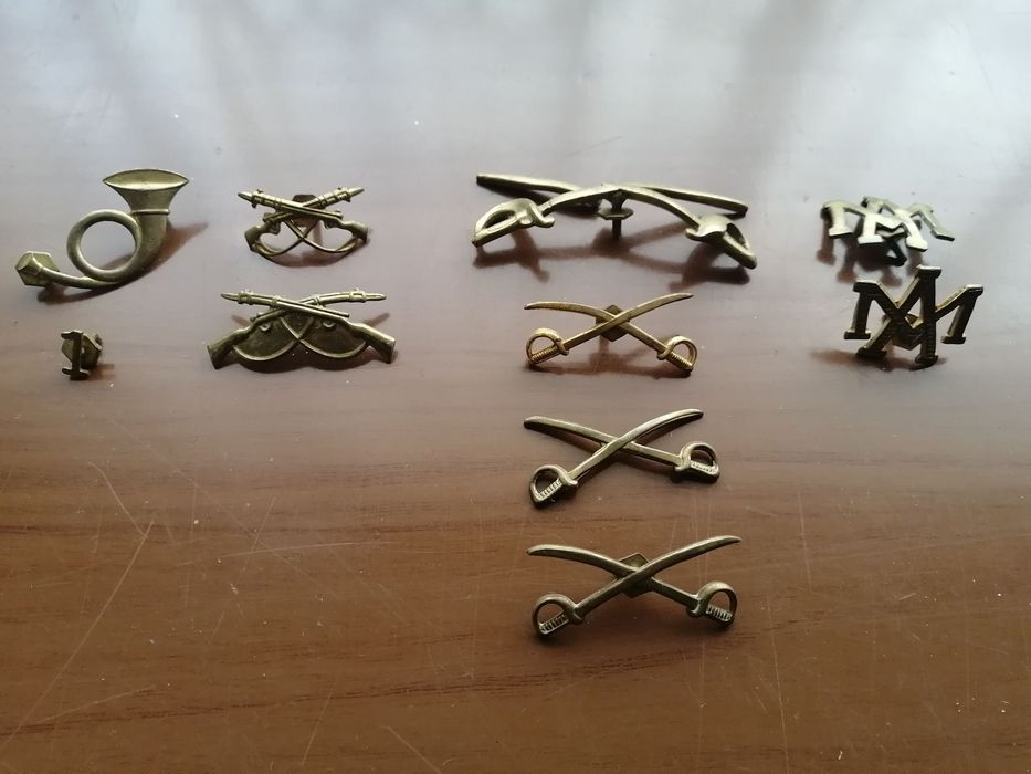 colecção de insignias militares, não se vende separado