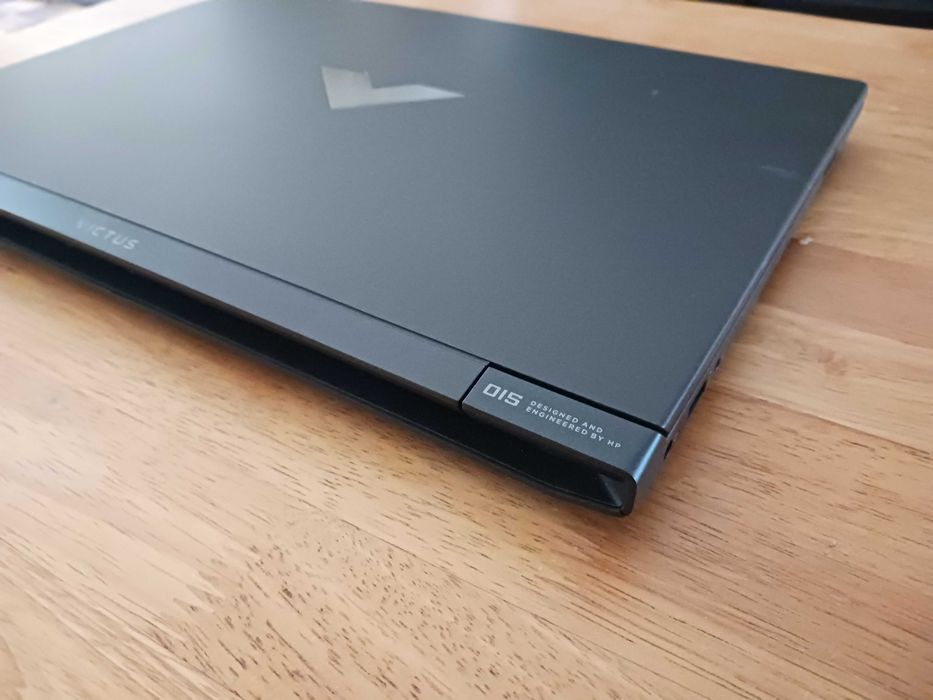 HP Victus - AMD 7-8845HS - NVIDIA RTX 4050 - 16 GB - 512 GB SSD - 15.6