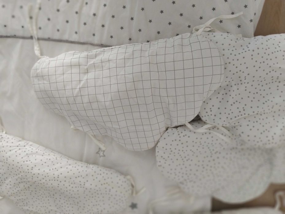 Capa cama bebé e almofadas