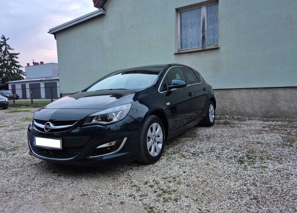 Sprzedam Opel Astra J 1,4 benz 140kM 2014 rok produkcji