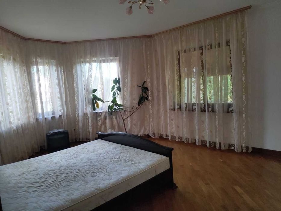 Продається сучасний двоповерховий будинок в селі Станишівка