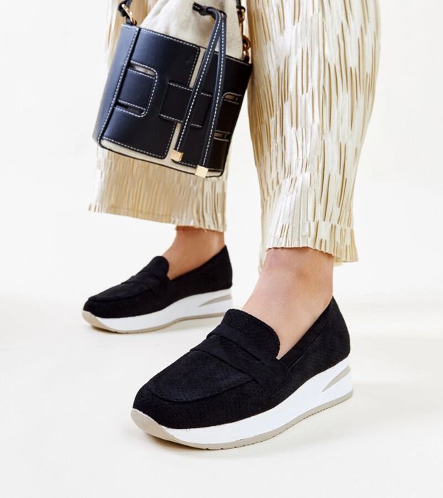 Czarne perforowane półbuty Muna