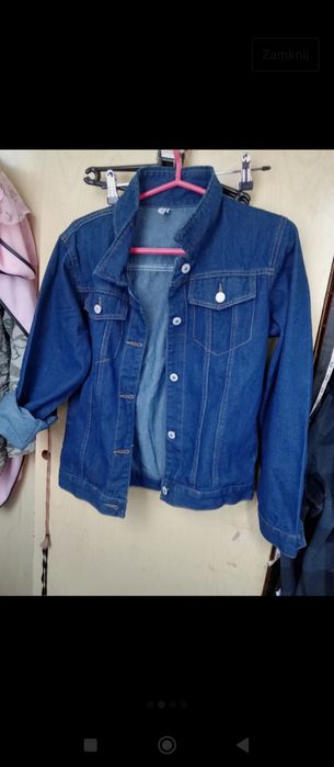 Kurtka jeans z rysunkiem na plecach