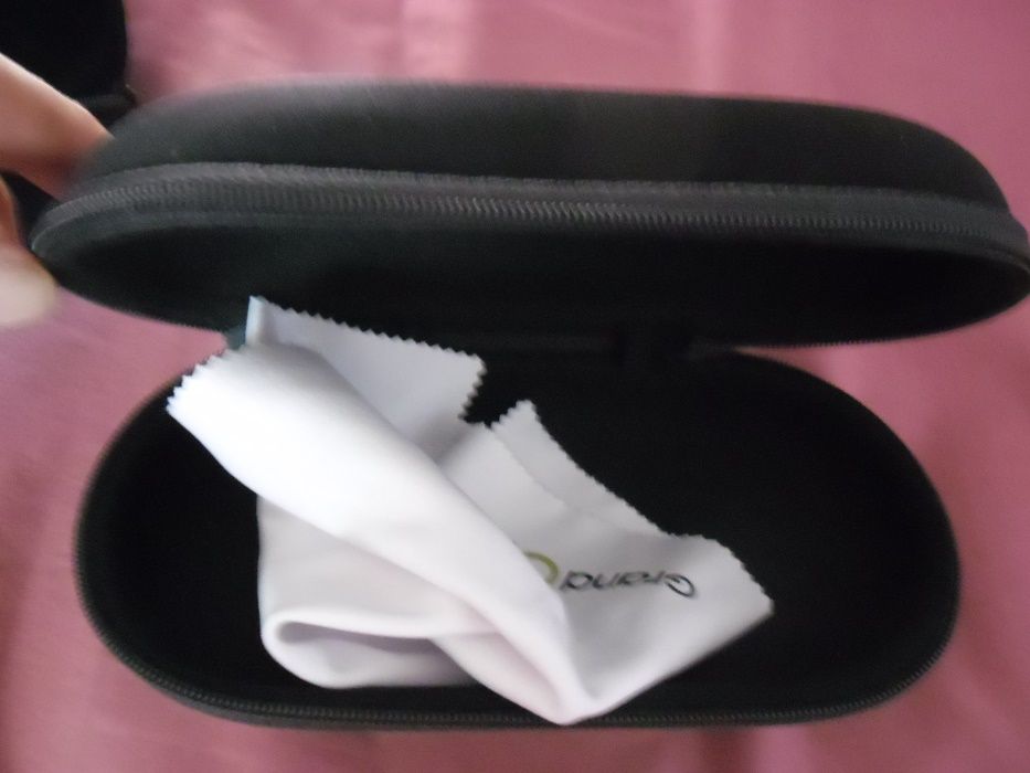 5 caixas rígidas porta óculos com fecho(novas)