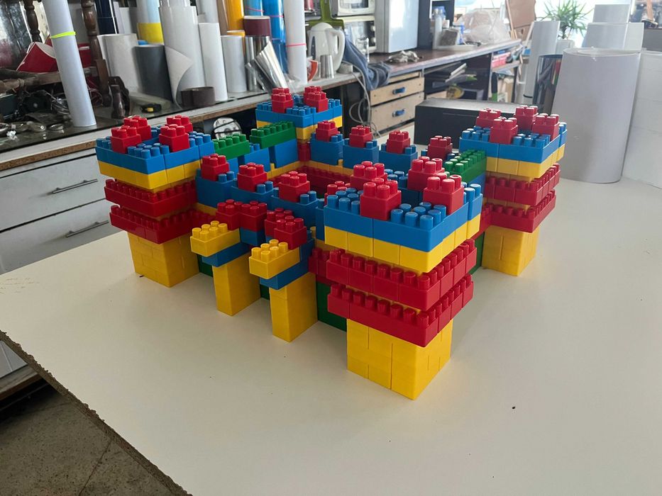 Vendo cerca de 550 peças Mega Blocks
