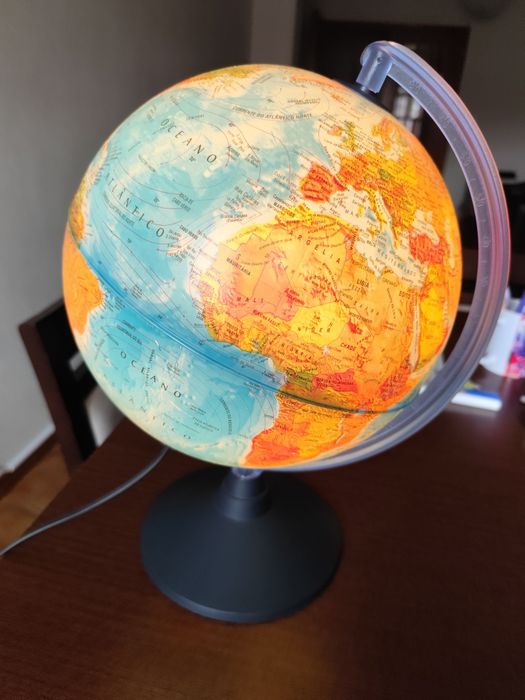 Globo terrestre com luz
