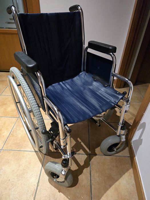 Cadeira de rodas como nova