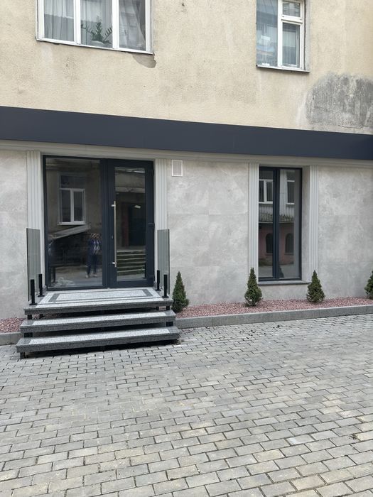 Продам комерційне приміщення центр міста вул .Л.Украінки