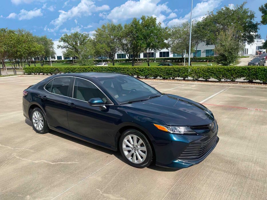 Toyota Camry      2020