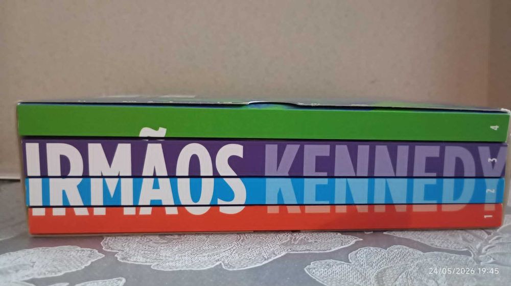 Coleção 4 Livros - Irmãos a história oculta dos anos Kennedy · David Talbot e Francisco José Viegas · Revista Sábado