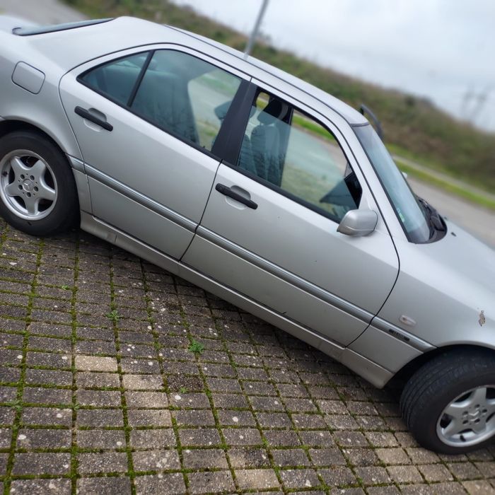 Vendo Mercedes C200 como novo