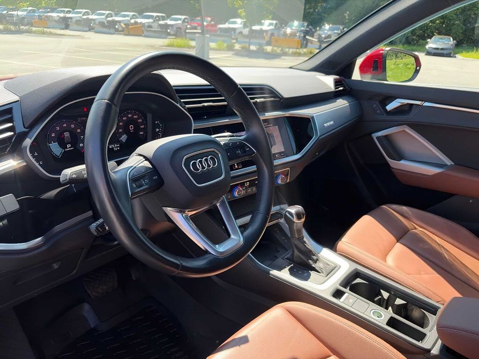 Audi Q3      2022