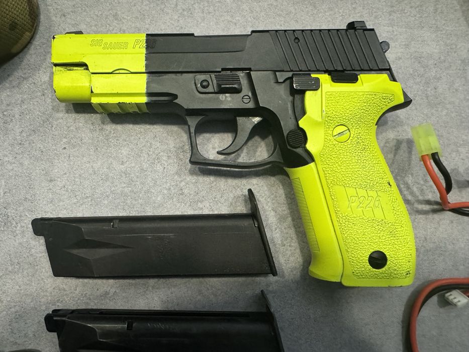 Arma de Airsoft M4A1 Evolution Recon MK18 Carbontech e Pistola P226 TM