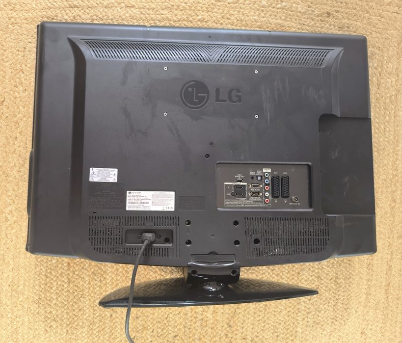 Televisão LG 32 - cabo e suporte
