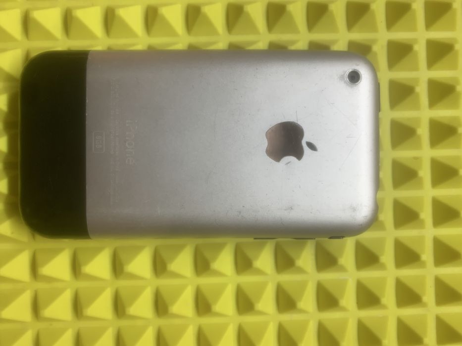 Телефон iPhone 2g 8gb