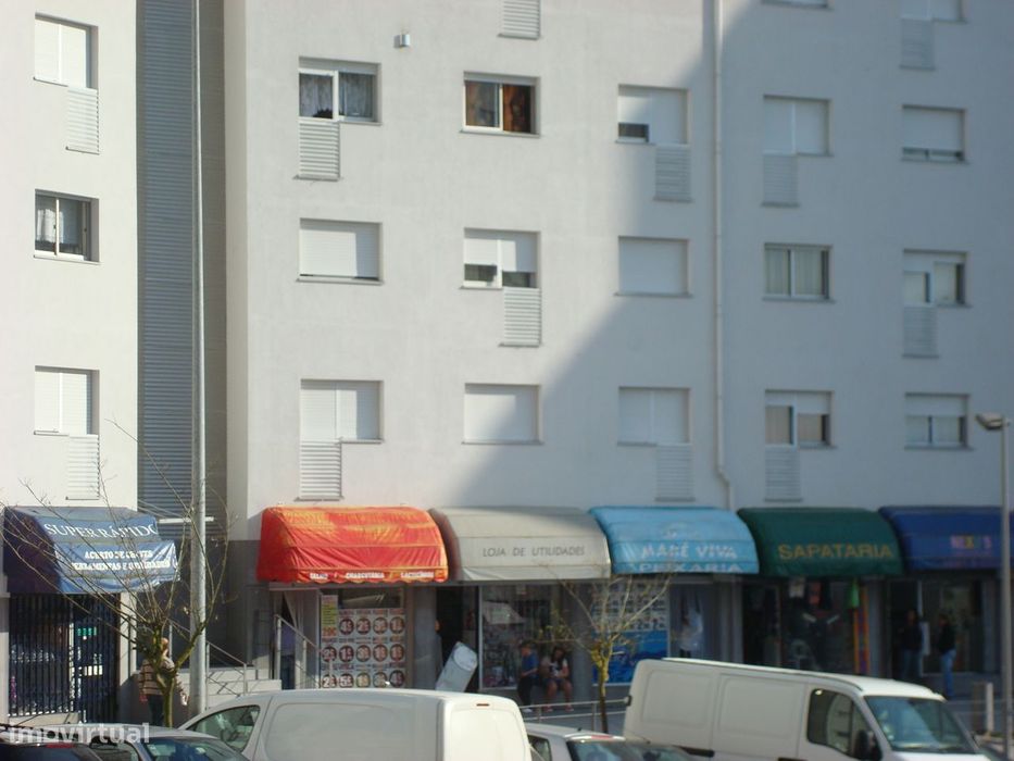 Apartamento t1, com arrumos, Vila D" este