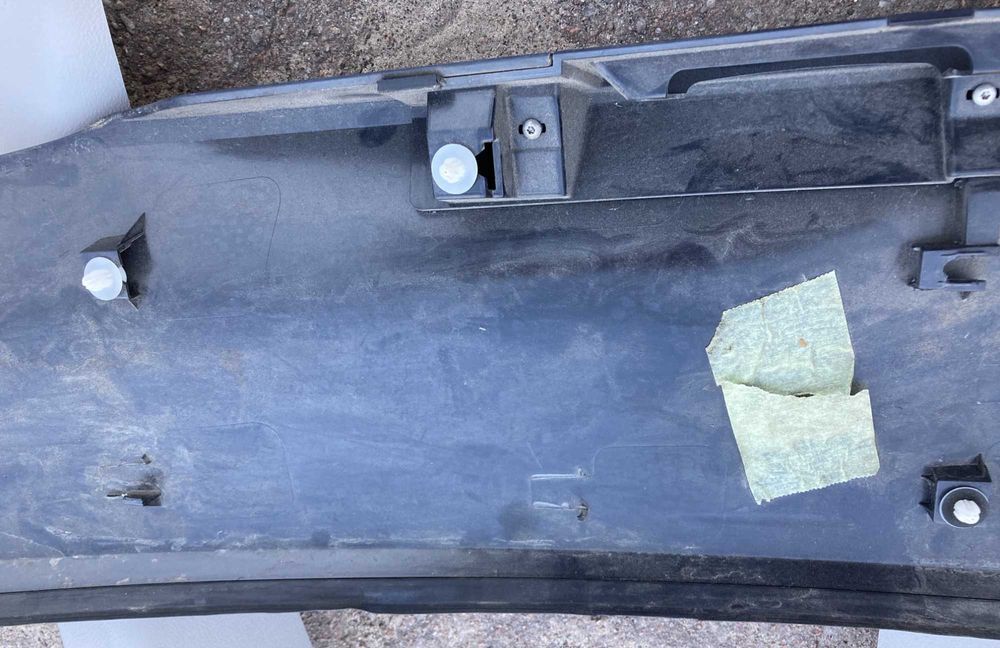 Nissan Leaf ZE1 908105SA0A Накладка кришки багажника