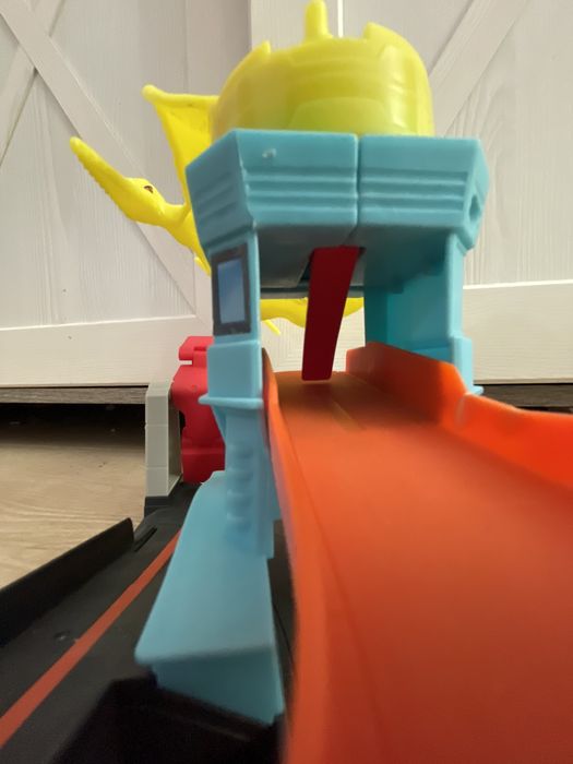 Hoot Wheels динозавр