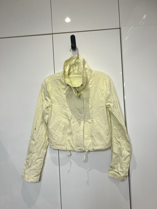 Casaco amarelo suave Stradivarius tam S