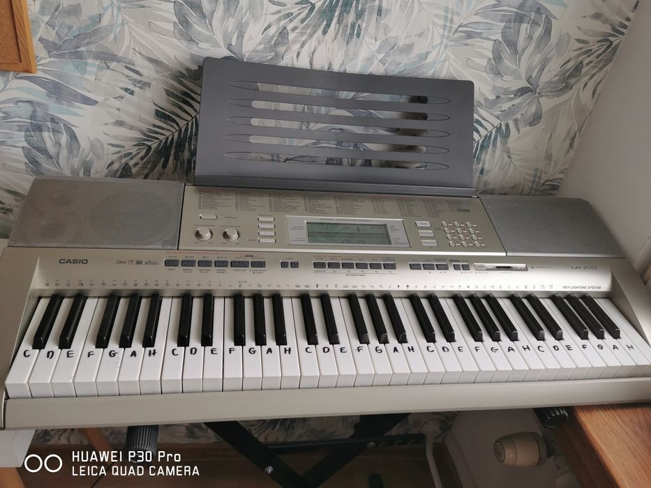 Pianino Casio lk270