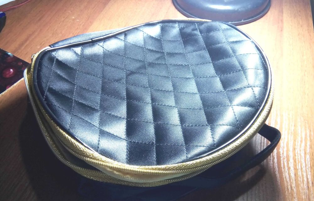 Маленькая корейская косметичка