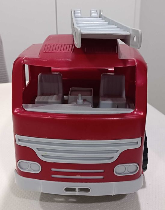 Camião dos bombeiros vermelho