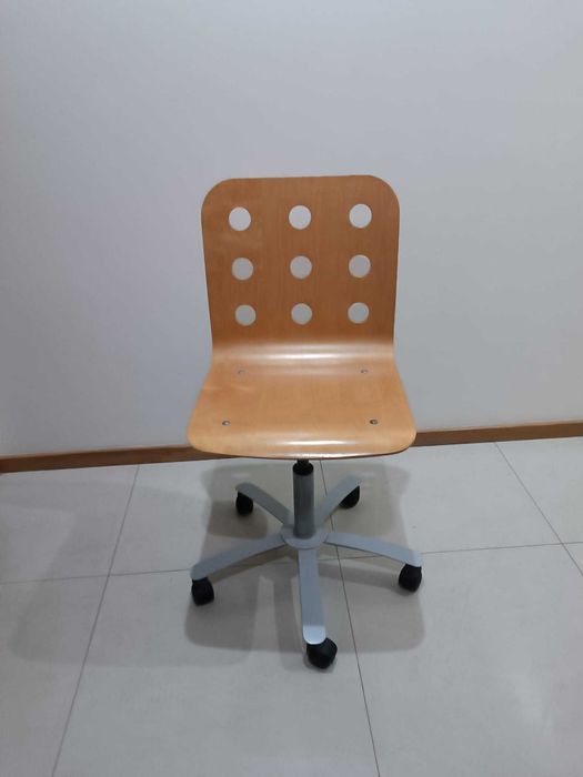 Cadeira giratória IKEA madeira