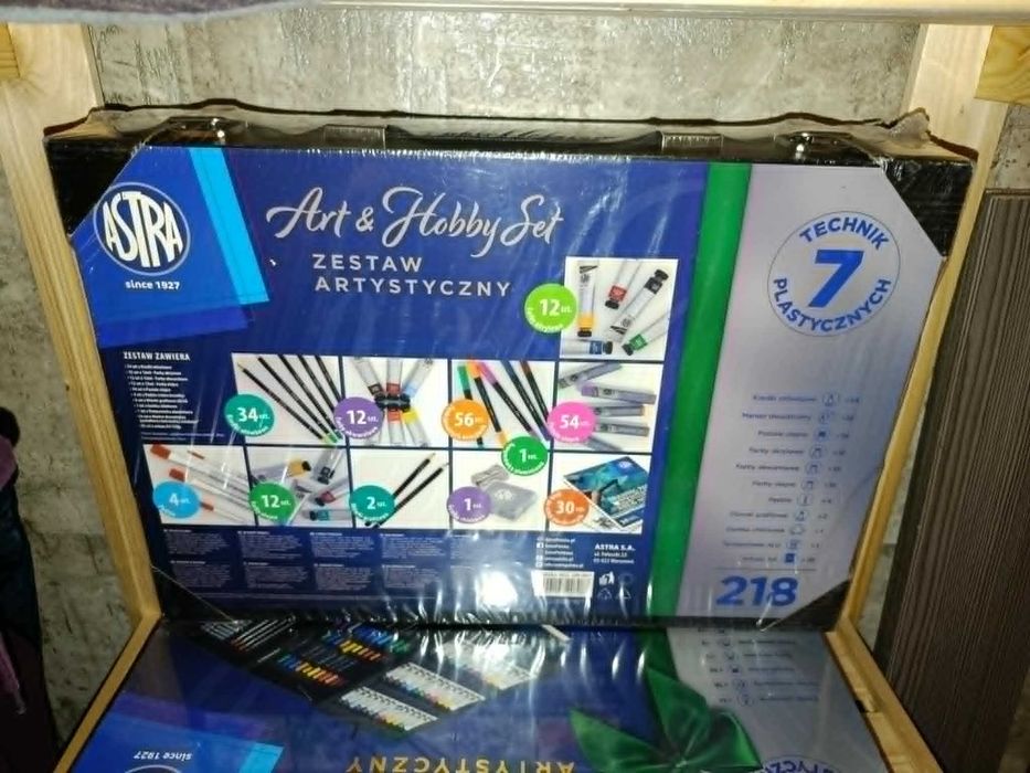 Walizka zestaw artystyczny Astra Art & Hobby 218 elementów 7 technik plastycznych