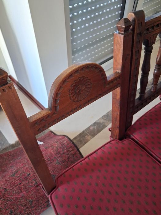 Conjunto de mesa com 5 cadeiras