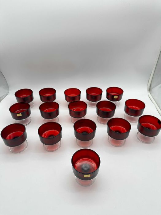 Piękny duży zestaw kieliszków deserówek czerwone szkło Luminarc 16szt