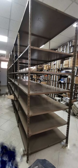 Estante metálica reforçada