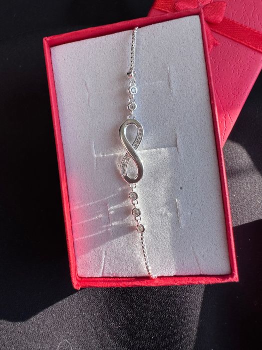 Срібний браслет безкінечність. Браслет новий , Універсальний розмір.