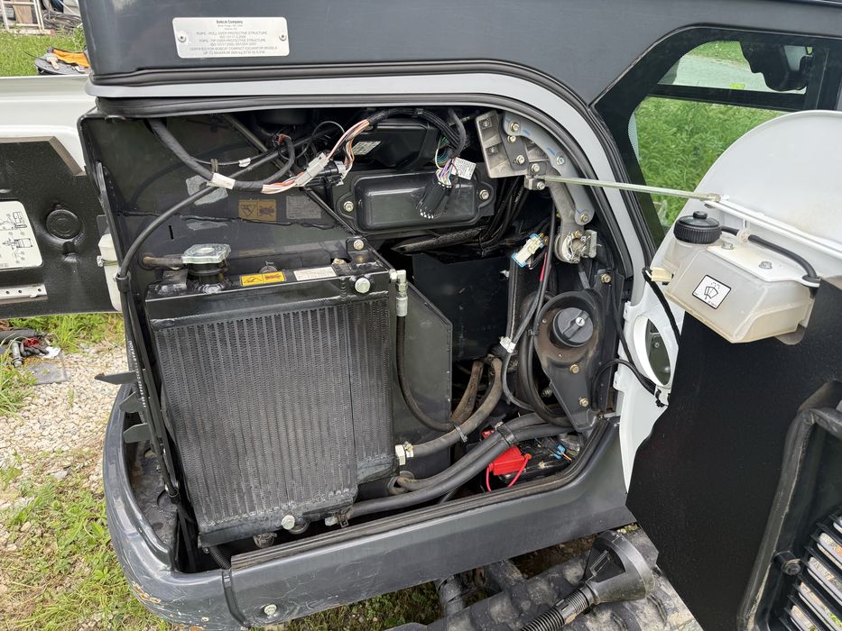 Minikoparka bobcat E19