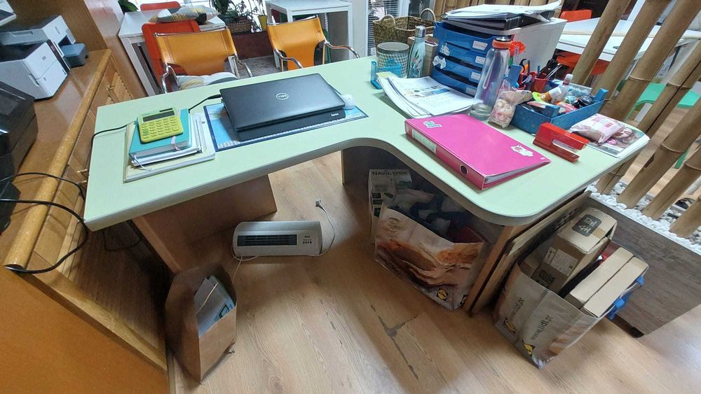 Secretária mdf laminado em "L"
