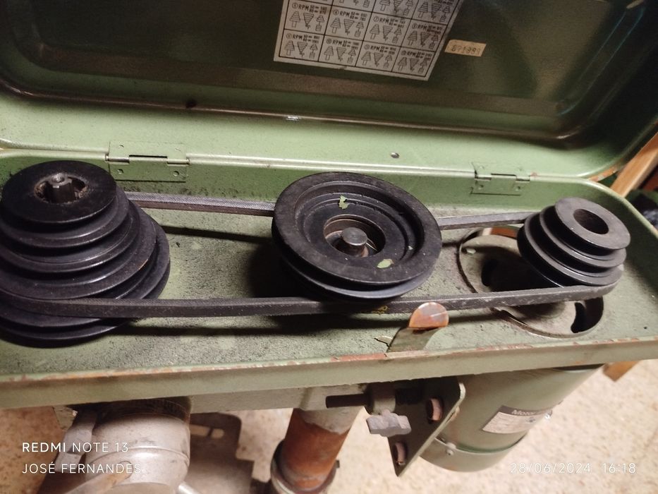 Máquina perfuradora