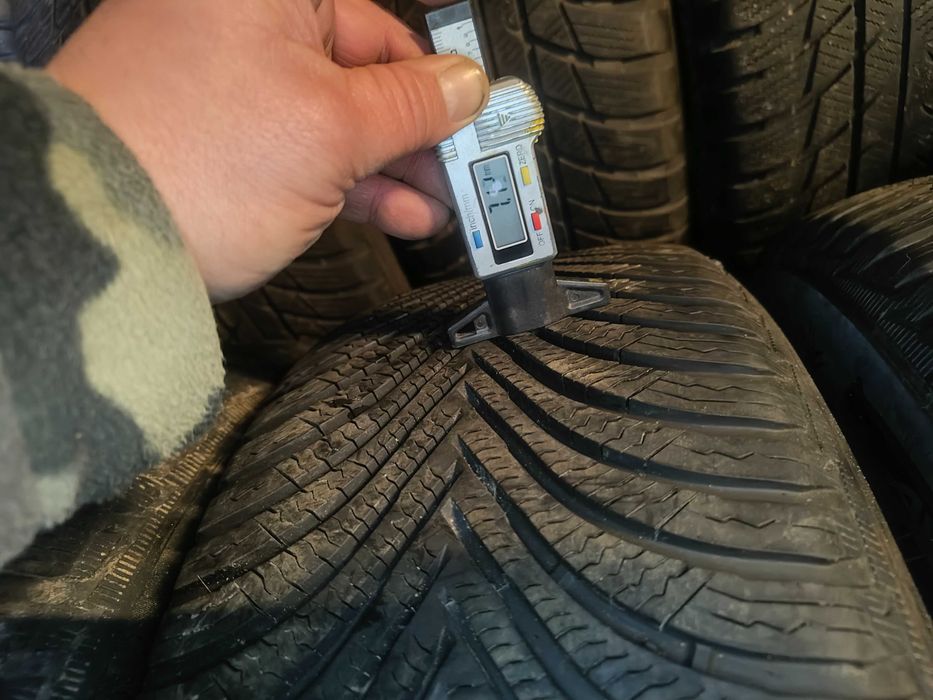 Opony zimowe uzywane 225 55 R17 Michelin 2022, 2020 rok 4 sztuki z159