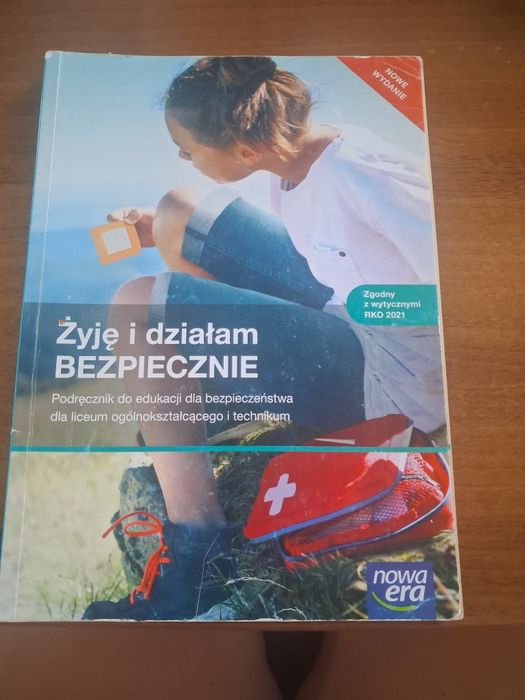 Podręcznik Żyję i działam  bezpiecznie